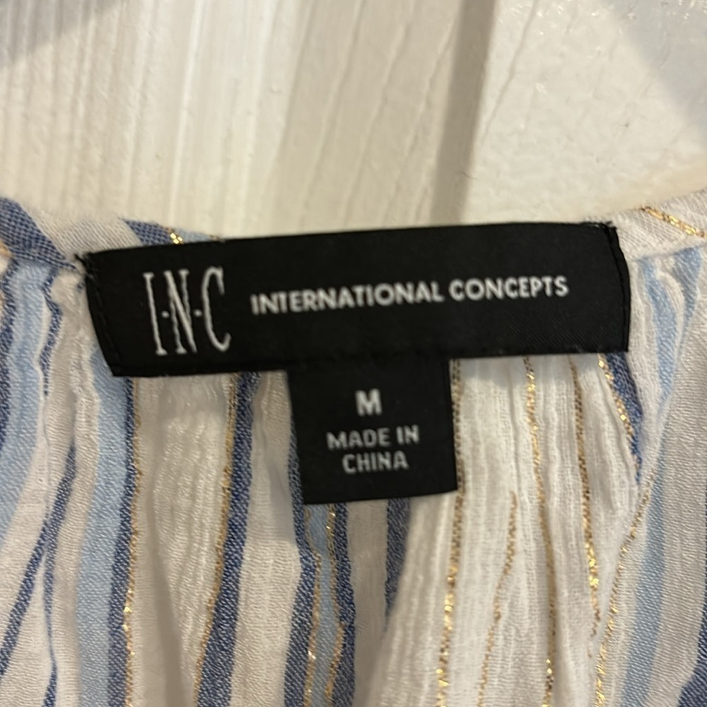 Women’s I.N.C international concepts sleeveless medium shirt - Picture 3 of 3